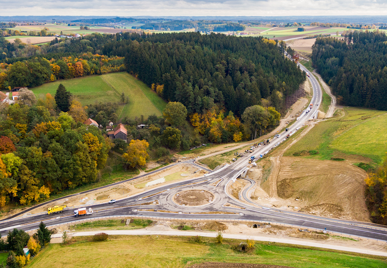 Staatliches Straßenbauprojekt bei Erlau